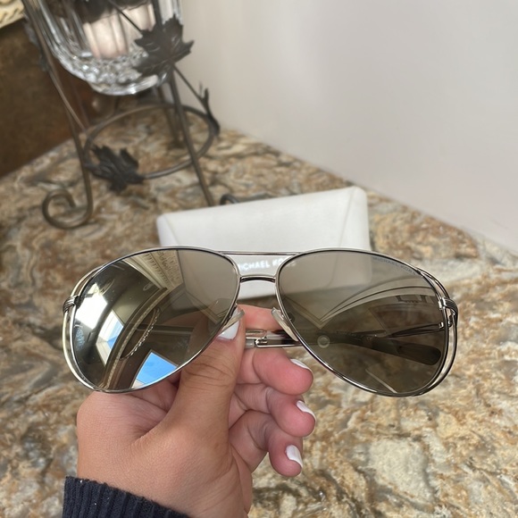 Michael kors sunglasses - Picture 3 of 3